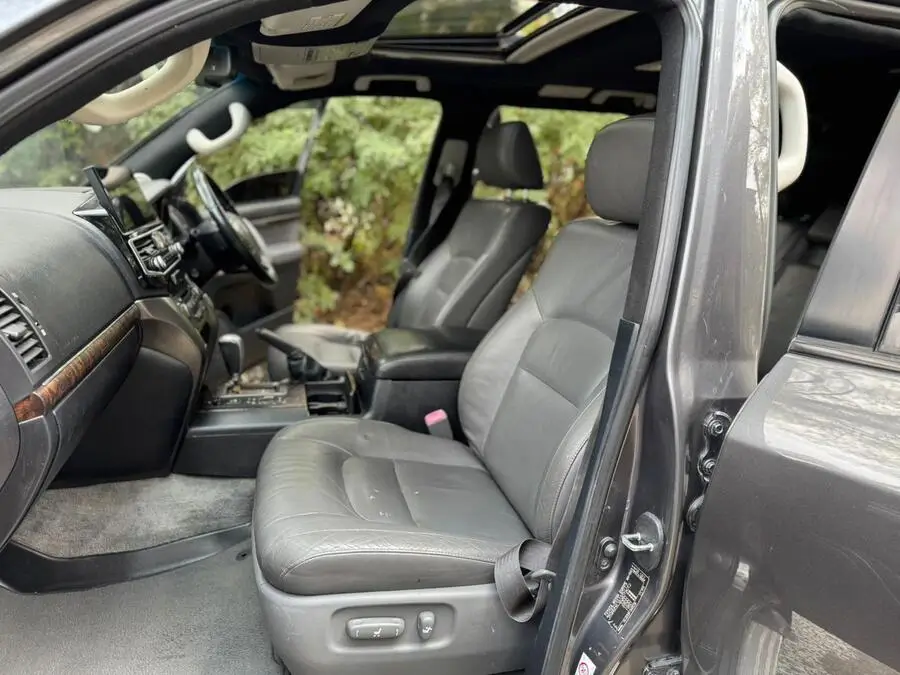 2009-landcruiser-v8-11