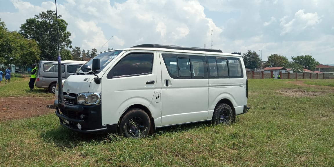 ToyotaHiaceSafariHiace_TourvanforHire